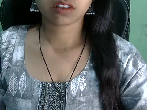 cute momo love online show from April 29, 6:05 am