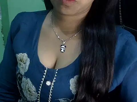 cute momo love online show from March 31, 10:26 am