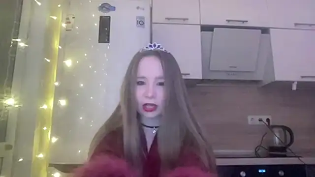 cutefoxieee online show from March 10, 5:39 pm