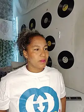 medusafox  online show from April 15, 9:48 pm