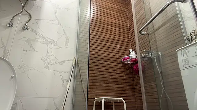 selena favn online show from April 1, 1:39 am