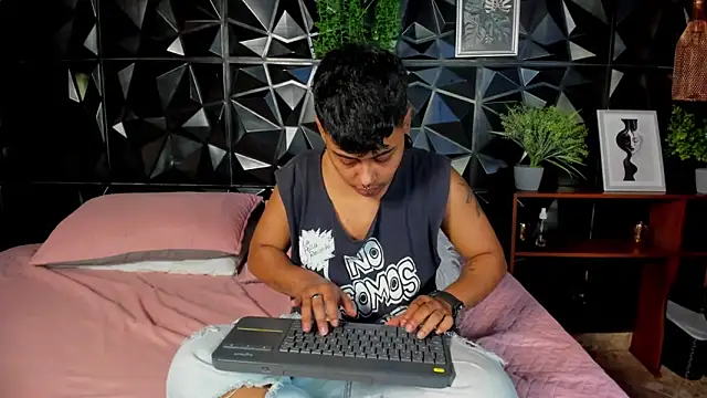 Noha  scott online show from April 4, 2:38 pm