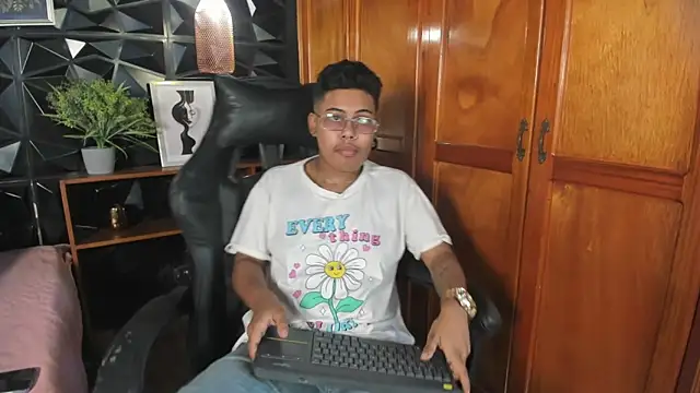 Noha  scott online show from March 28, 2:16 pm