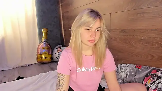 AmmyLuu online show from March 16, 12:42 pm