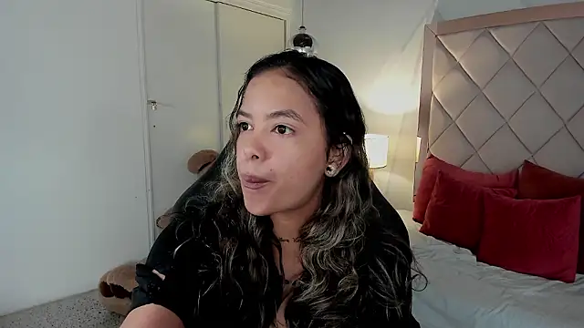 dulce lyraa1 online show from March 7, 5:25 am