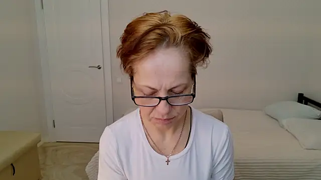 LioraWeiss online show from March 18, 9:25 am