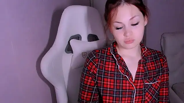 CrazyNextDoorGirl online show from June 21, 7:29 pm