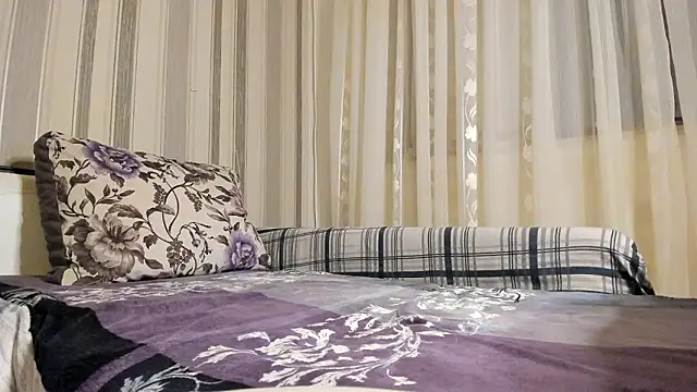 FrosstyRose online show from March 24, 7:08 pm