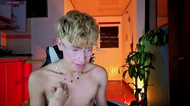 Ryan sweet online show from April 4, 3:27 am