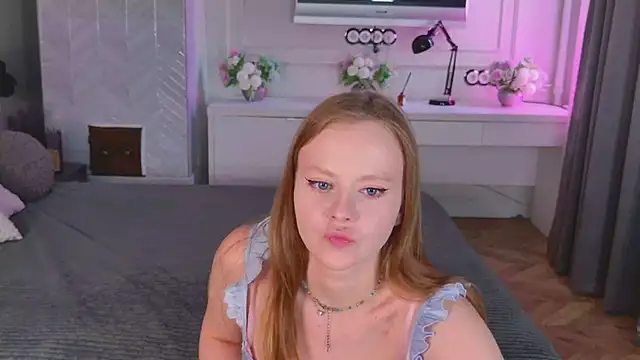 Sophie Peach  online show from July 14, 1:27 pm