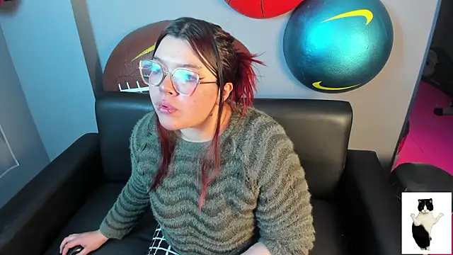 NicoleeDemara online show from March 27, 12:50 pm