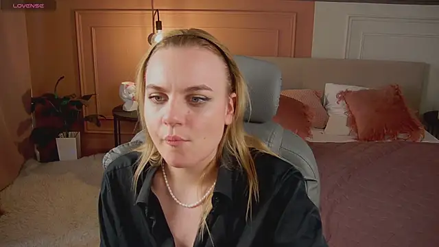 Glow Margo online show from April 11, 7:45 am