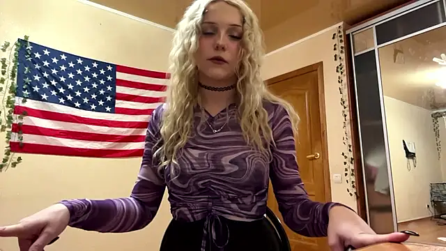 Mollywannatouch online show from February 28, 10:20 pm