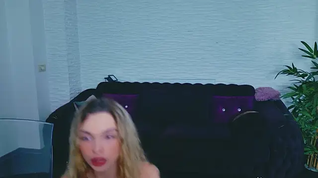 LannaSkyy online show from April 15, 7:58 pm