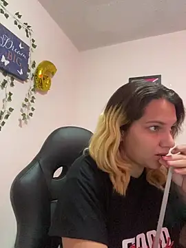 aurora bela online show from April 11, 9:02 am