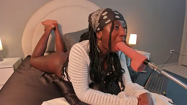 zoepinkett online show from March 23, 8:31 am