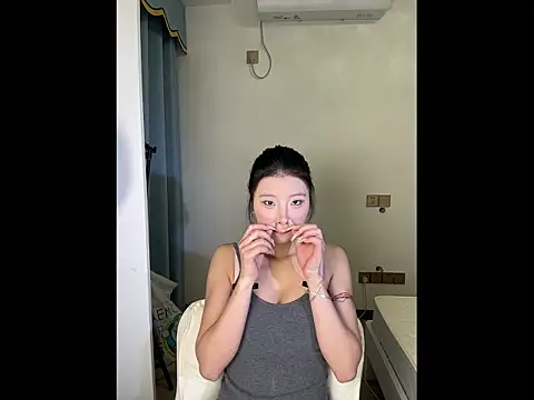 Y--F--LOVE online show from April 6, 3:46 pm