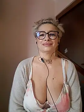 LunaBlaise online show from March 29, 8:57 am