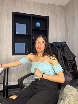 LilyRossi  online show from May 11, 4:04 pm