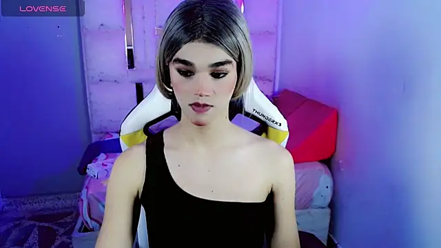 Sophiaa doll  online show from March 16, 5:44 am