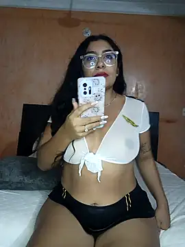 deliciuscam online show from May 1, 2:37 am