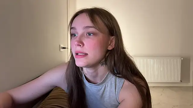 Lolatatee online show from April 10, 5:30 pm