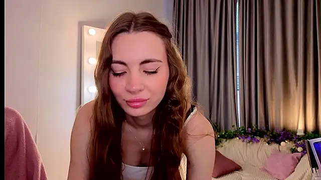 EmilyRidd online show from March 18, 1:27 pm