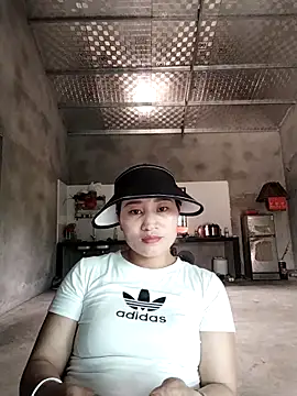 Lilinn  online show from April 7, 7:10 am