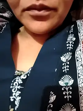 MUSKAN 786786- online show from February 28, 4:17 pm