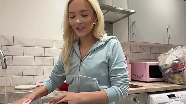 Naughtyblondex online show from April 20, 9:29 pm