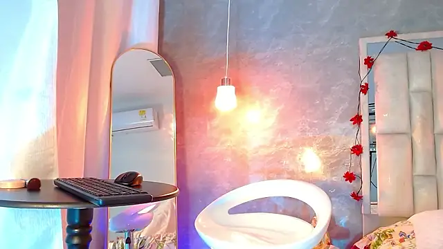 Bella-Sanders online show from March 29, 12:37 pm