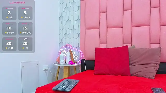 ashlleyray online show from June 1, 7:04 pm