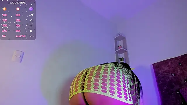 laurengarciaa online show from April 17, 10:17 am