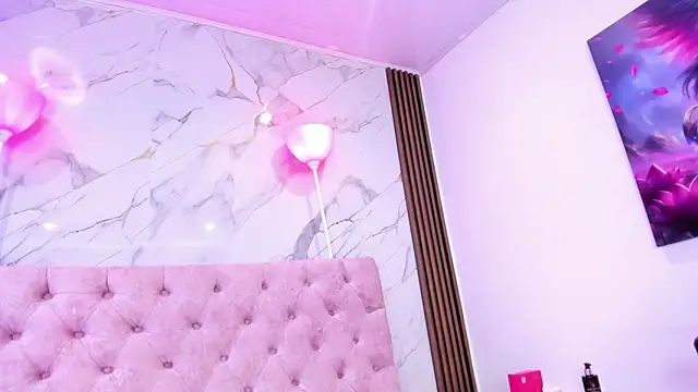 AbrilQuintana  online show from April 24, 12:30 pm