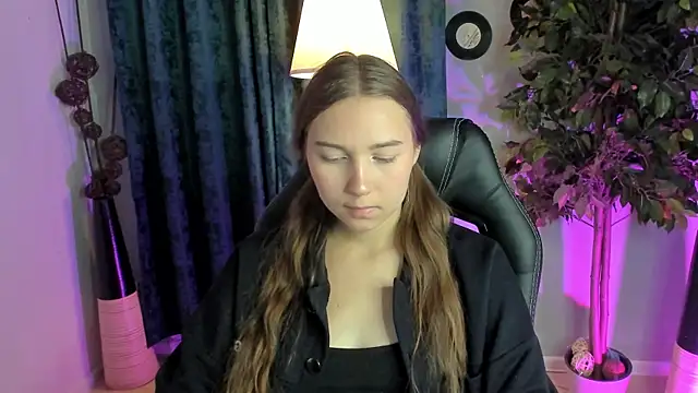 OliviaLang online show from May 28, 11:08 am