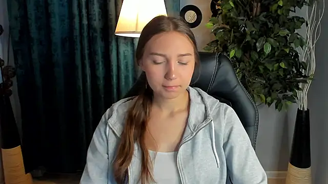 OliviaLang online show from May 14, 10:54 am