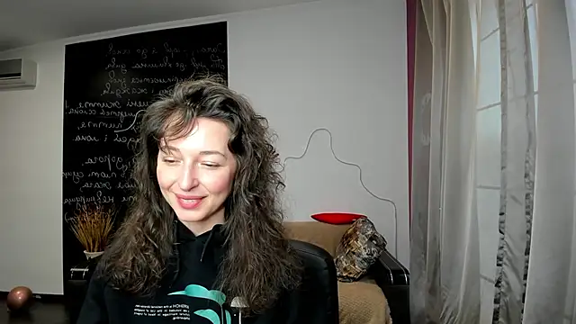 Kate Millersi online show from March 25, 12:30 pm