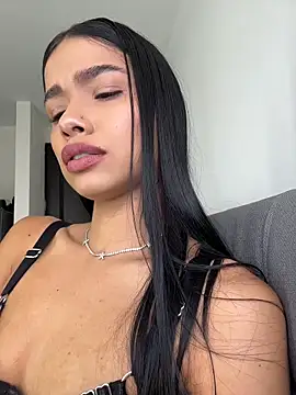 Bella Smithe online show from June 6, 4:24 pm