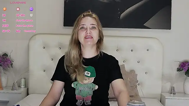 MellanieBliss online show from April 21, 4:30 am