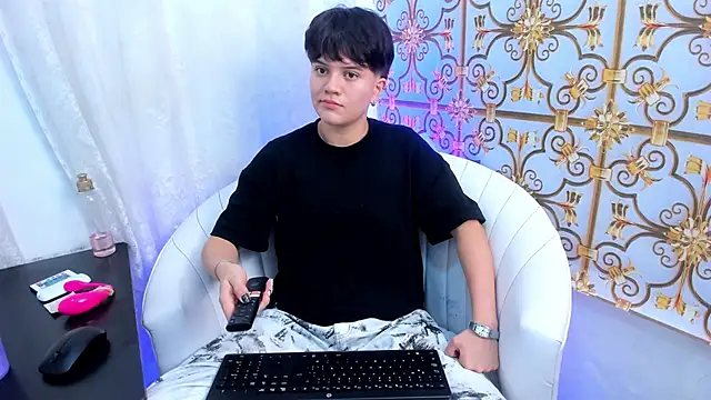 TallSnuSnu online show from April 24, 4:48 am