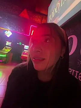 ManuelaVeeleez online show from April 15, 5:08 am