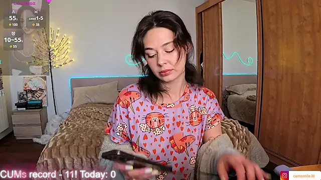 CamomileLil online show from April 17, 8:27 am