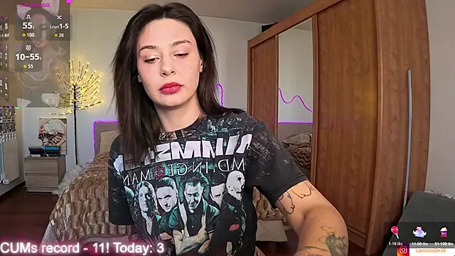 CamomileLil online show from April 6, 10:05 am