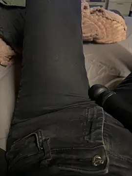 aleexii s online show from April 4, 7:02 pm