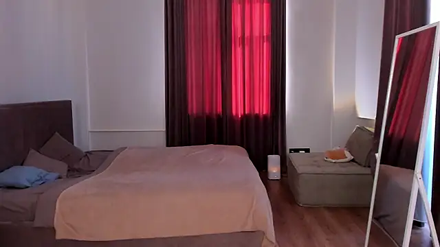 JennyHardy online show from March 16, 1:15 pm