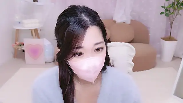 YURIKAsan  online show from April 5, 12:37 pm