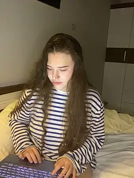 KristieKitty online show from April 19, 9:09 am