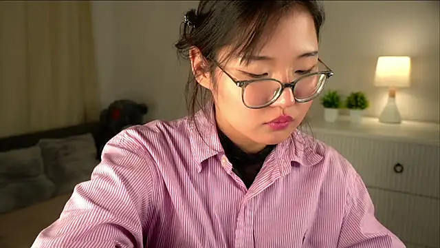 NelleMihalko online show from April 1, 1:41 pm