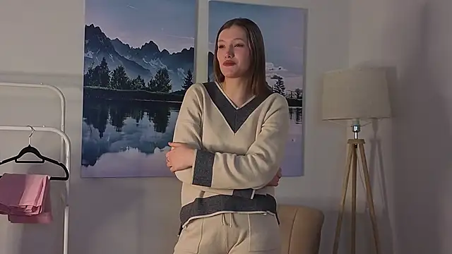 LeonorQuintana online show from March 7, 4:30 am