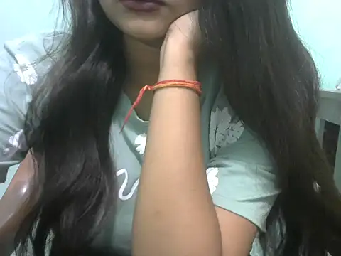 NayraG online show from May 14, 8:09 am